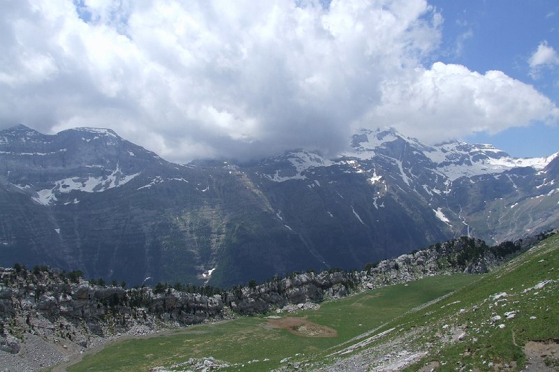 2008-07-09,14-06-49,Mont Perdu dans les nuages.jpg